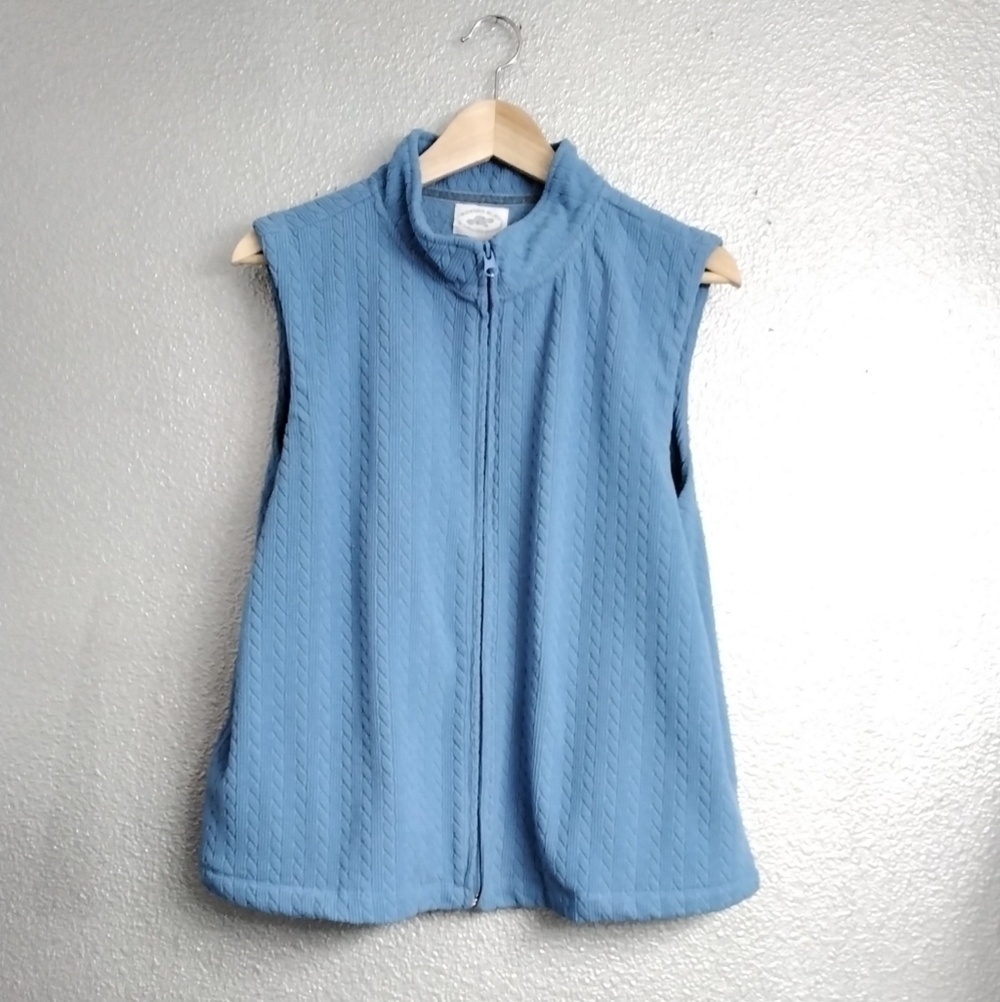 Periwinkle Moving Bleu Full Zip Vest.  Size XL